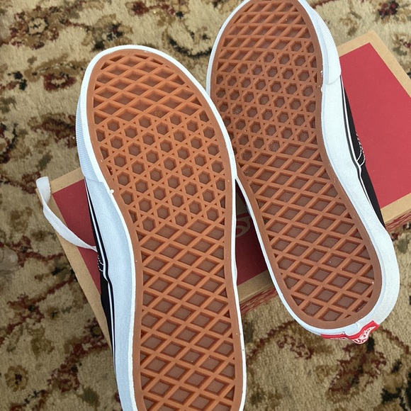 VANS - Picture 3 of 4